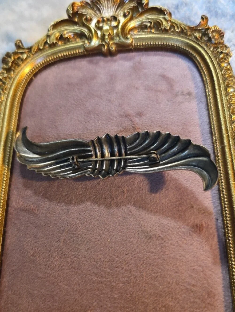 Vintage Mid Century Modern Gold Ribbon Wing Brooch Pin